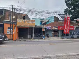 Kostsan dan kios di mainroad Nanjung