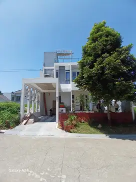 DIJUAL RUMAH 3 LANTAI FURNISHED DI SANTORINI SENTUL CITY SSR660 A7
