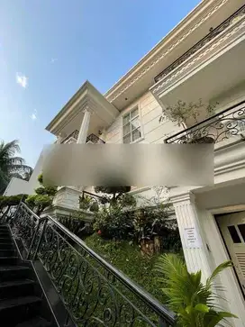 Rumah Mewah Dengan Model American Classic di Tirta Golf BSD
