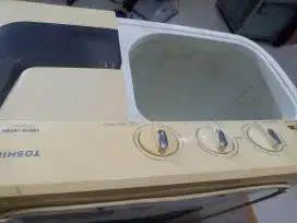 Mesin cuci 2 Tabung TOSHIBA