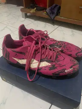 Sepatu sepakbola Mills Troya FG