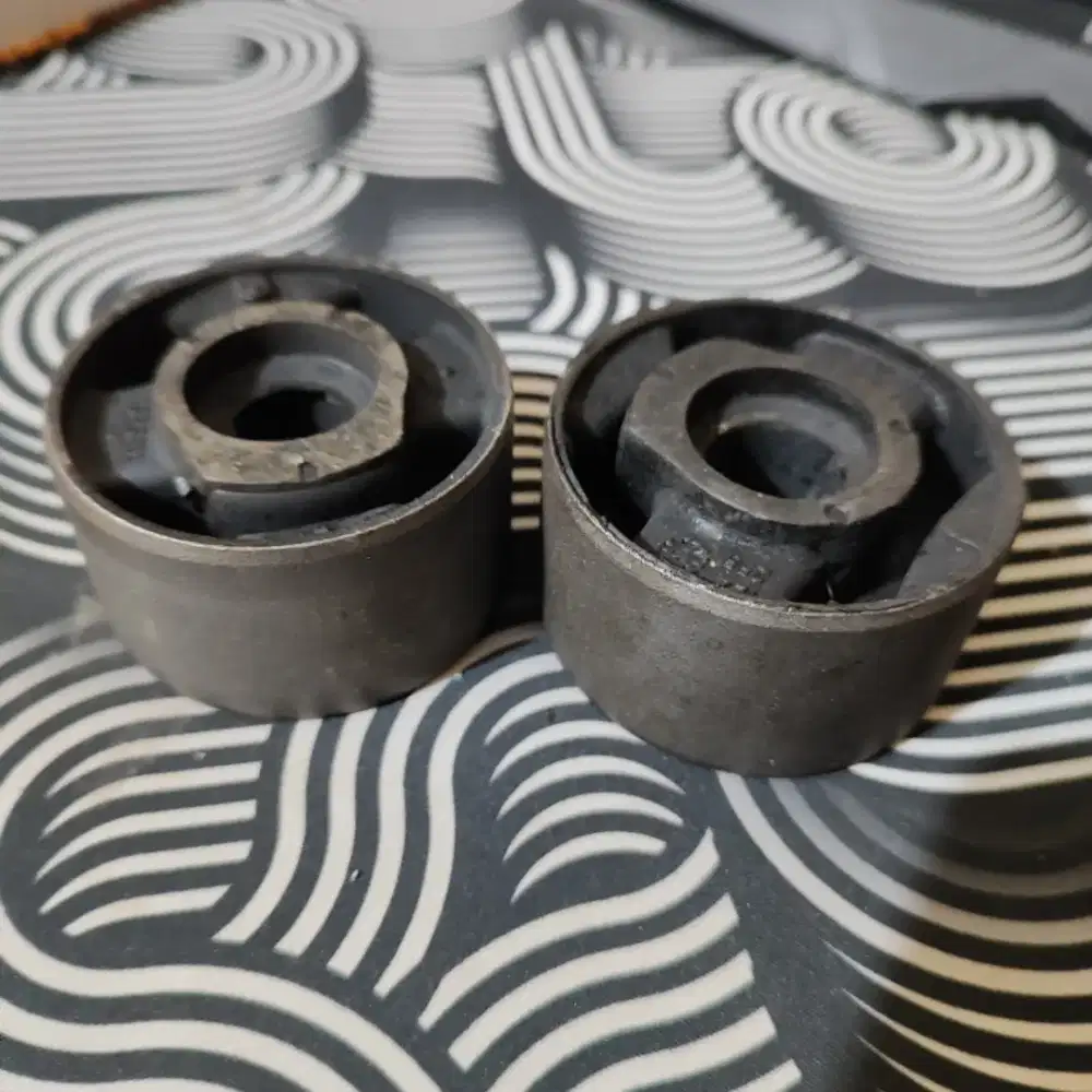 BUSHING ARM BMW E36 DEPAN KIRI-KANAN ORI BARU