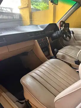 Mercedes-Benz E230 1990 Bensin