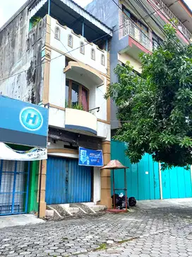 Ruko 3 Lantai Strategis di Jalan Kusumanegara