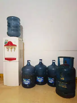 Jual: 4 botol Aqua, Tabung elpiji biru dan Dispenser