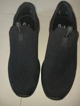 Sepatu Sketcher Like New 4 Size 43