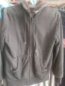 SWEATER HOODIE MERK UNIQLO