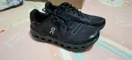 Sepatu on cloud go wanita hitam size 40