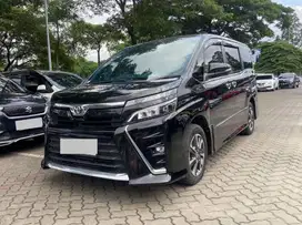 TOYOTA VOXY 2.0 AT MATIC 2019 INAZUMA SPARKLING BLACK / HITAM COKLAT K