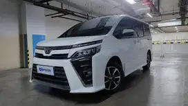 Low KM TDP 18JT Toyota Voxy 2.0 Bensin-AT Putih 2020