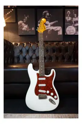 Squier Stratocaster Classic Vibe Series 70s free Nikisaga strap