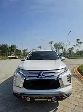 Pajero Dakar 4x2 disel matic tahun 2021 warna putih