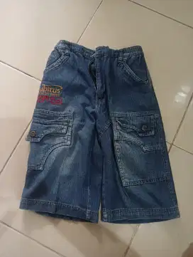 Celana Pendek Jeans Cubitus bekas