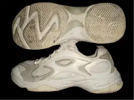 Sepatu Olahraga FILA