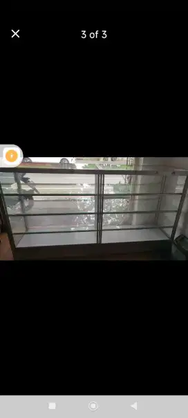 Etalase toko ukuran 2 meter.