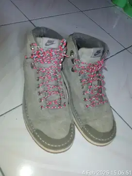 Sepatu Outdoor Nike Size 40