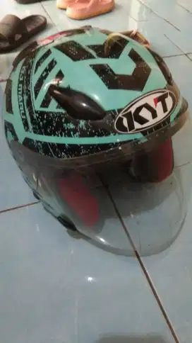 Jual Helm Merk KYT