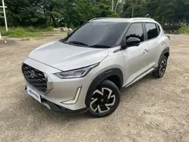 Nissan Magnite 1.0 Premium Bensin-AT 2021 Silver LAAD