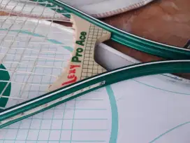 Raket tenis jadul