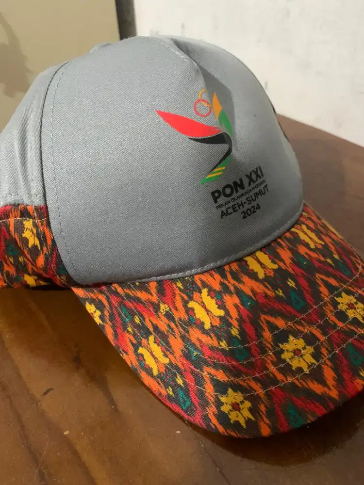 satu buah topi pon