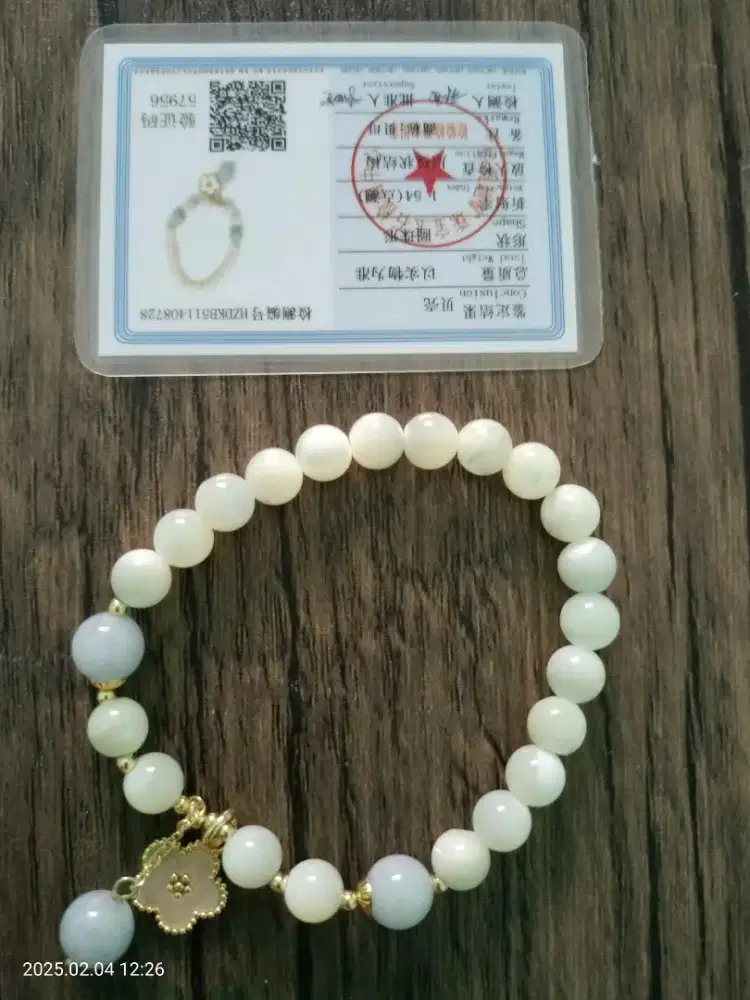 Gelang giok clover