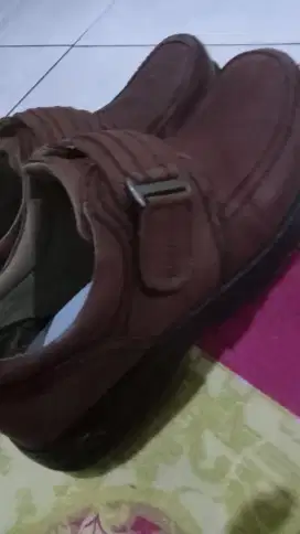 Sepatu kulit  coklat davynelo