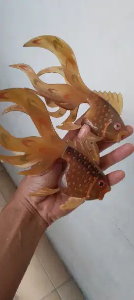 Sepasang pajangan ikan lawas