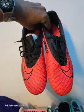 Sepatu Bola Nike Phantom Soft Ground / Pull Besi Size 42 kaki indo