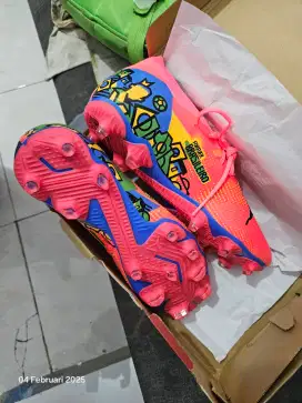 Sepatu Bola PUMA Neymar size 42 43 kaki indo
