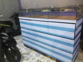 Meja model etalase Mewah