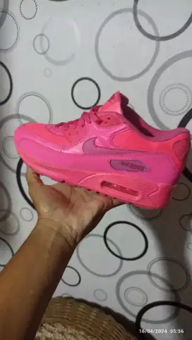 Airmax size 40/25, 5 second