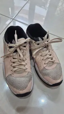Sepatu basket size 36
