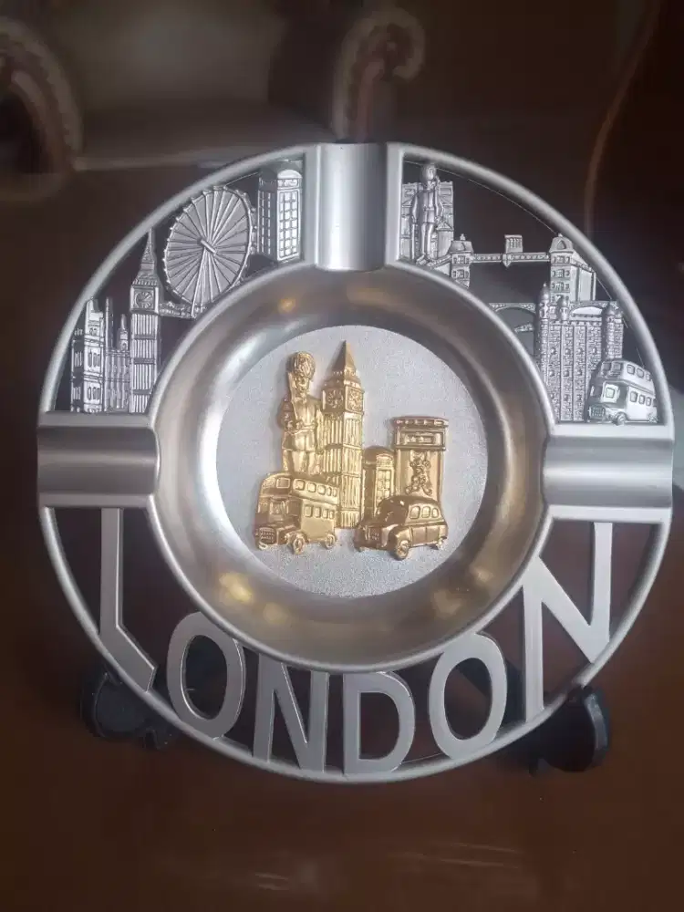 Souvenir Hiasan/Asbak Luar Negeri Preloved