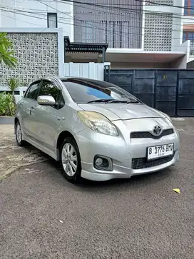 YARIS E AT 2012