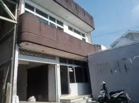 Rumah terawat siap huni di sayap pasar lembang