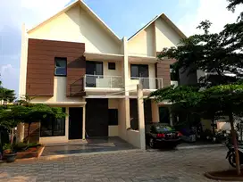 Rumah Cluster Pinggir jalan raya, dekat akses tol cibubur, nyaman asri