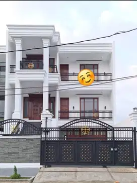 RUMAH MODERN CLASSIC HOME PETUKANGAN CILEDUK  JAKARTA SELATAN