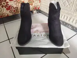 Sepatu boots wanita merk A. Antonio ORIGINAL SIZE 40