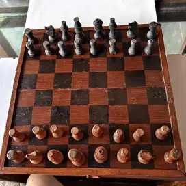 Papa catur 34 x 34 
Bagus berkualitas kayu sudah vernis