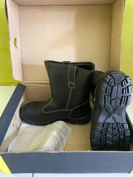 DIJUAL SEPATU SAFETY INSERVICE BARU UKURAN 7 / 41