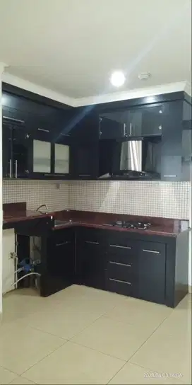Paladian Lantai Sedang Semi Furnsihed