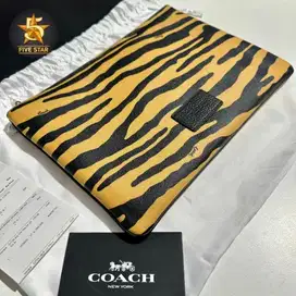 COACH C7971G Large Pouch Lunar New Year Tiger Print Tech Original 100%