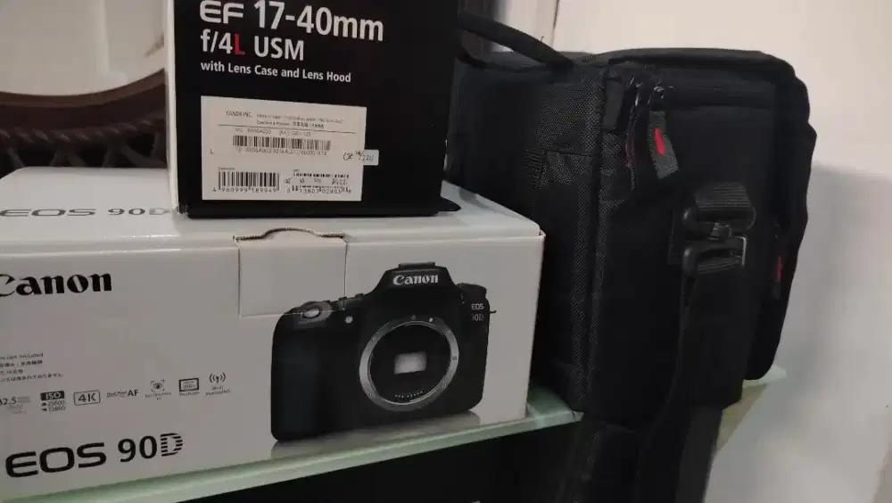 Kamera Canon EOS 90D plus Lensa