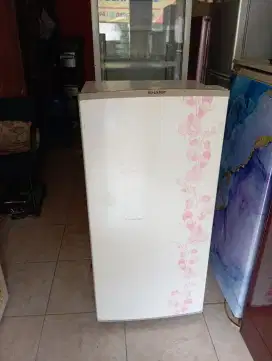 Kulkas bekas 1 pintu Ker Sharp kea atas bawah  dingin