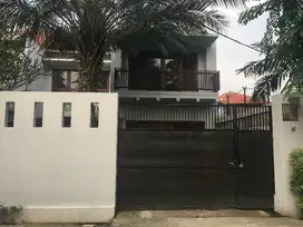 Rumah Luas Mewah Murah ada Kolom Renang di Bintaro