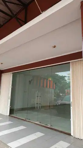 Disewakan Ruko 2 Lantai Strategis di Grand Boulevard Harapan Indah