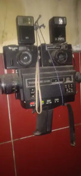 Borongan Barang Vintage 2 Kamera Dan 1Handycam