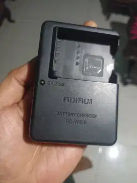 Charger Fujifilm W126