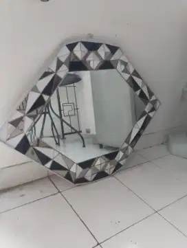 Cermin dekorasi diamond