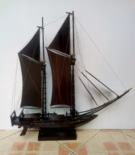 Miniatur Kapal Pinisi